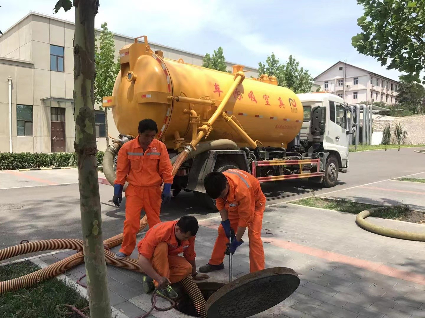 冯坡镇化粪池清理与5-8吨吸粪车施工效率分析